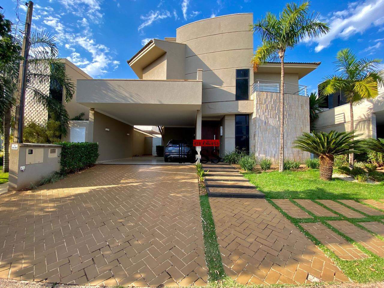 Casa de Condomínio com 4 quartos para aluguel, 380m² — foto 1 de 25