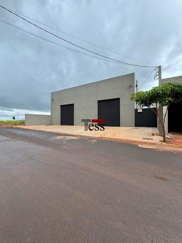 Loja / Salão / Ponto Comercial para aluguel, 330m² — foto 2 de 20