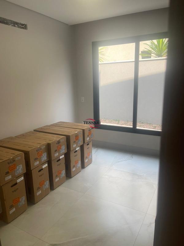 Casa de Condomínio com 3 quartos para aluguel, 280m² — foto 8 de 29
