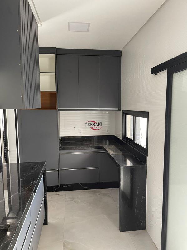 Casa de Condomínio com 3 quartos para aluguel, 280m² — foto 12 de 29