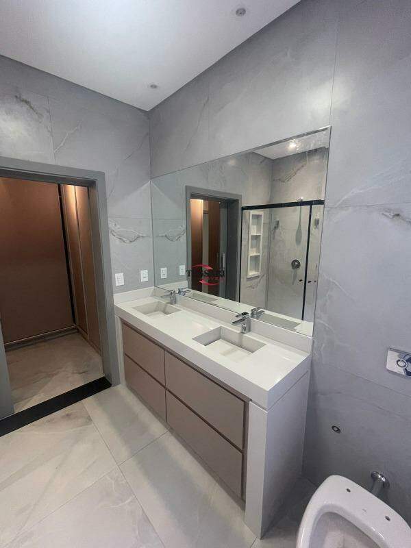 Casa de Condomínio com 3 quartos para aluguel, 280m² — foto 20 de 29