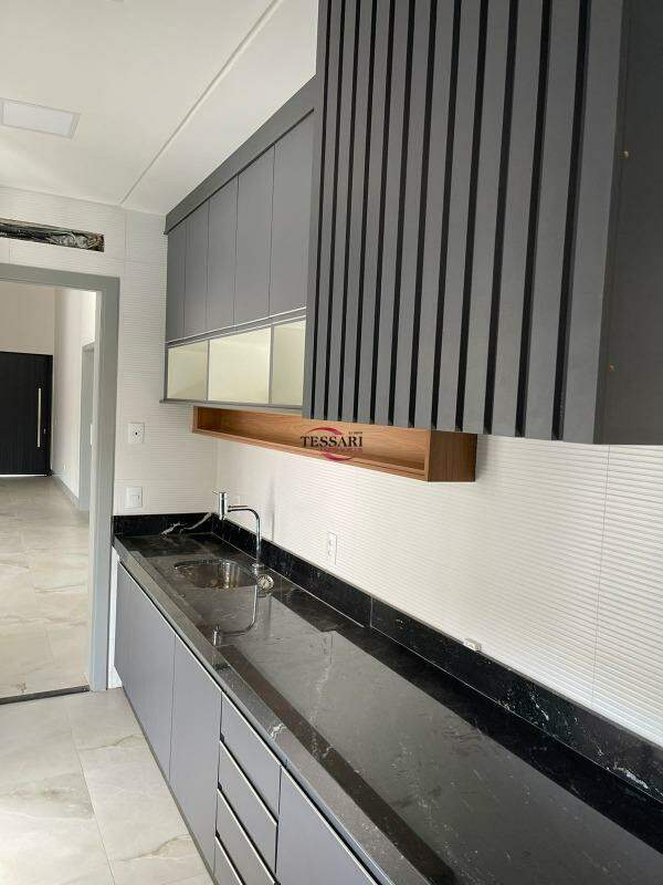 Casa de Condomínio com 3 quartos para aluguel, 280m² — foto 13 de 29