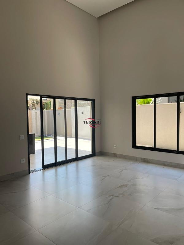 Casa de Condomínio com 3 quartos para aluguel, 280m² — foto 3 de 29