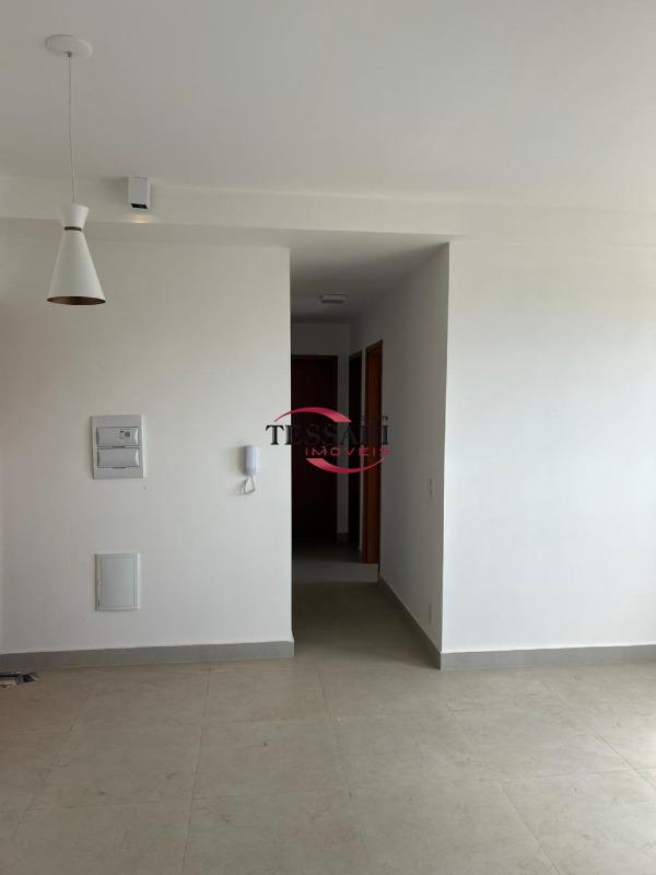 Apartamento com 3 quartos para aluguel, 68m² — foto 2 de 25