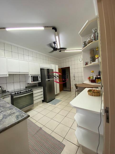 Casa com 4 quartos à venda, 262m² — foto 22 de 30