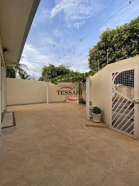 Casa com 4 quartos à venda, 262m² — foto 2 de 30