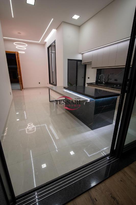 Casa com 3 quartos à venda, 123m² — foto 2 de 12
