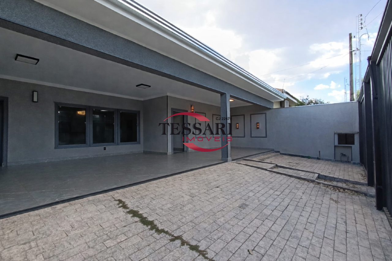 Casa com 3 quartos para aluguel, 256m² — foto 2 de 20