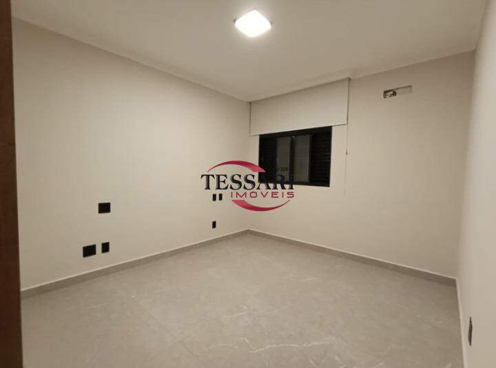 Casa com 3 quartos para aluguel, 256m² — foto 16 de 20