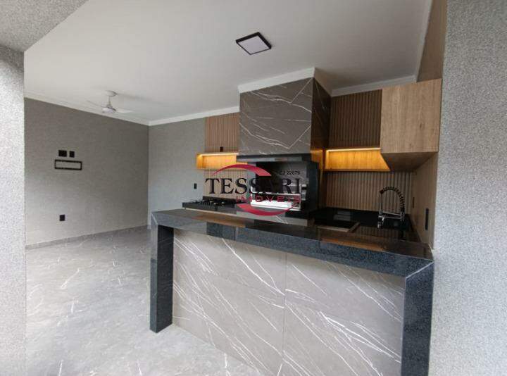 Casa com 3 quartos para aluguel, 256m² — foto 9 de 20