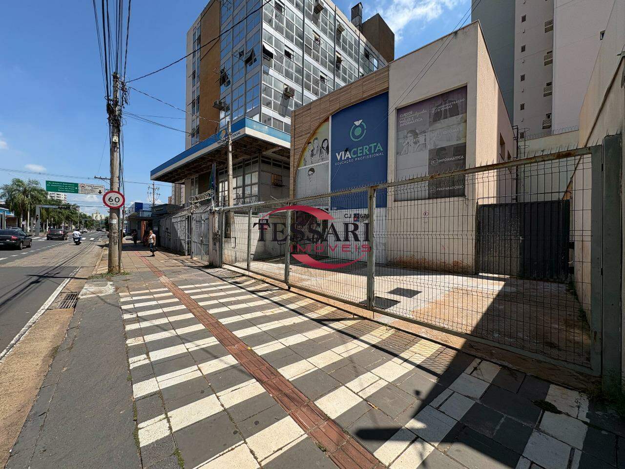 Loja / Salão / Ponto Comercial à venda, 220m² — foto 1 de 20