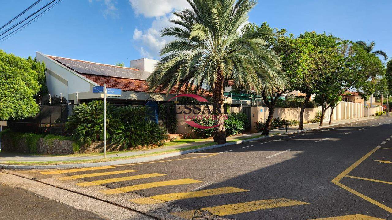 Casa com 3 quartos à venda, 397m² — foto 2 de 28