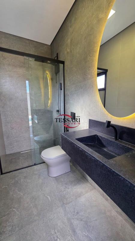 Casa de Condomínio com 3 quartos à venda, 260m² — foto 18 de 27