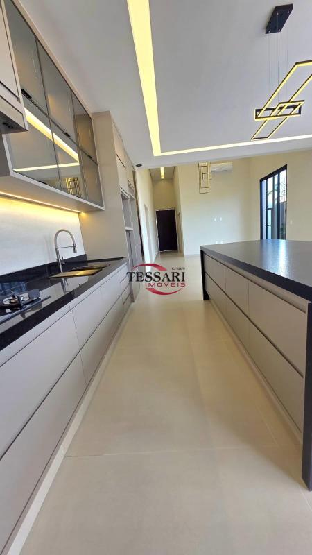 Casa de Condomínio com 3 quartos à venda, 260m² — foto 8 de 27
