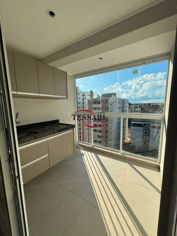 Apartamento com 2 quartos para aluguel, 70m² — foto 3 de 18