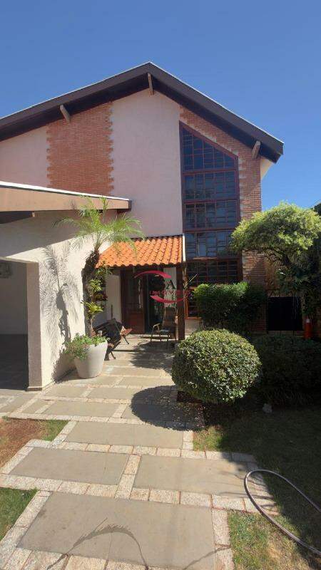 Sobrado com 5 quartos à venda, 408m² — foto 1 de 27