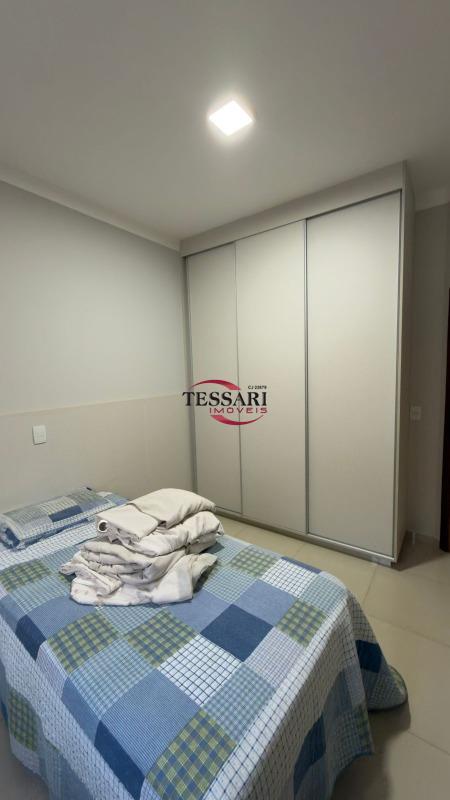 Casa com 3 quartos à venda, 216m² — foto 17 de 25