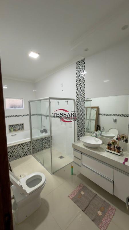 Casa com 3 quartos à venda, 216m² — foto 12 de 25