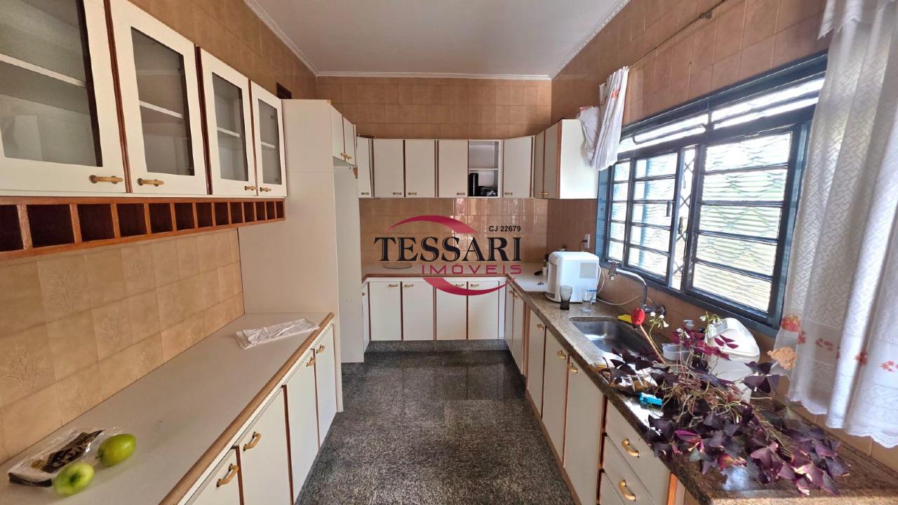 Casa com 4 quartos à venda, 320m² — foto 16 de 25