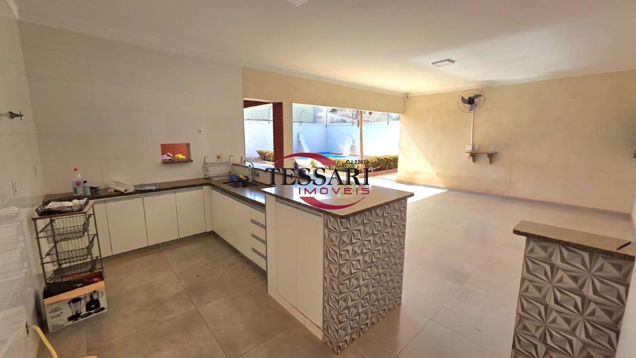 Casa com 4 quartos à venda, 320m² — foto 17 de 25