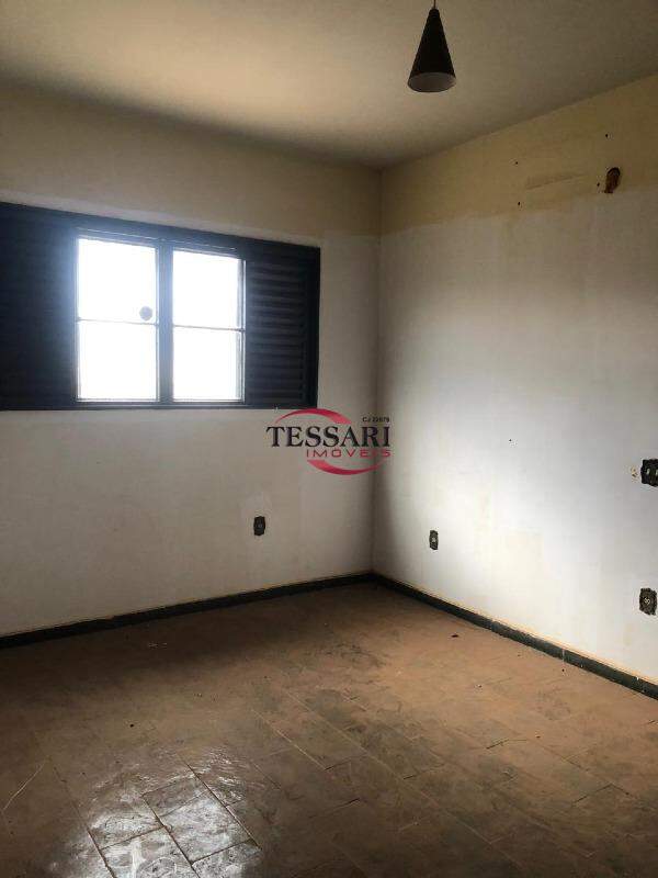 Casa com 3 quartos à venda, 235m² — foto 17 de 30