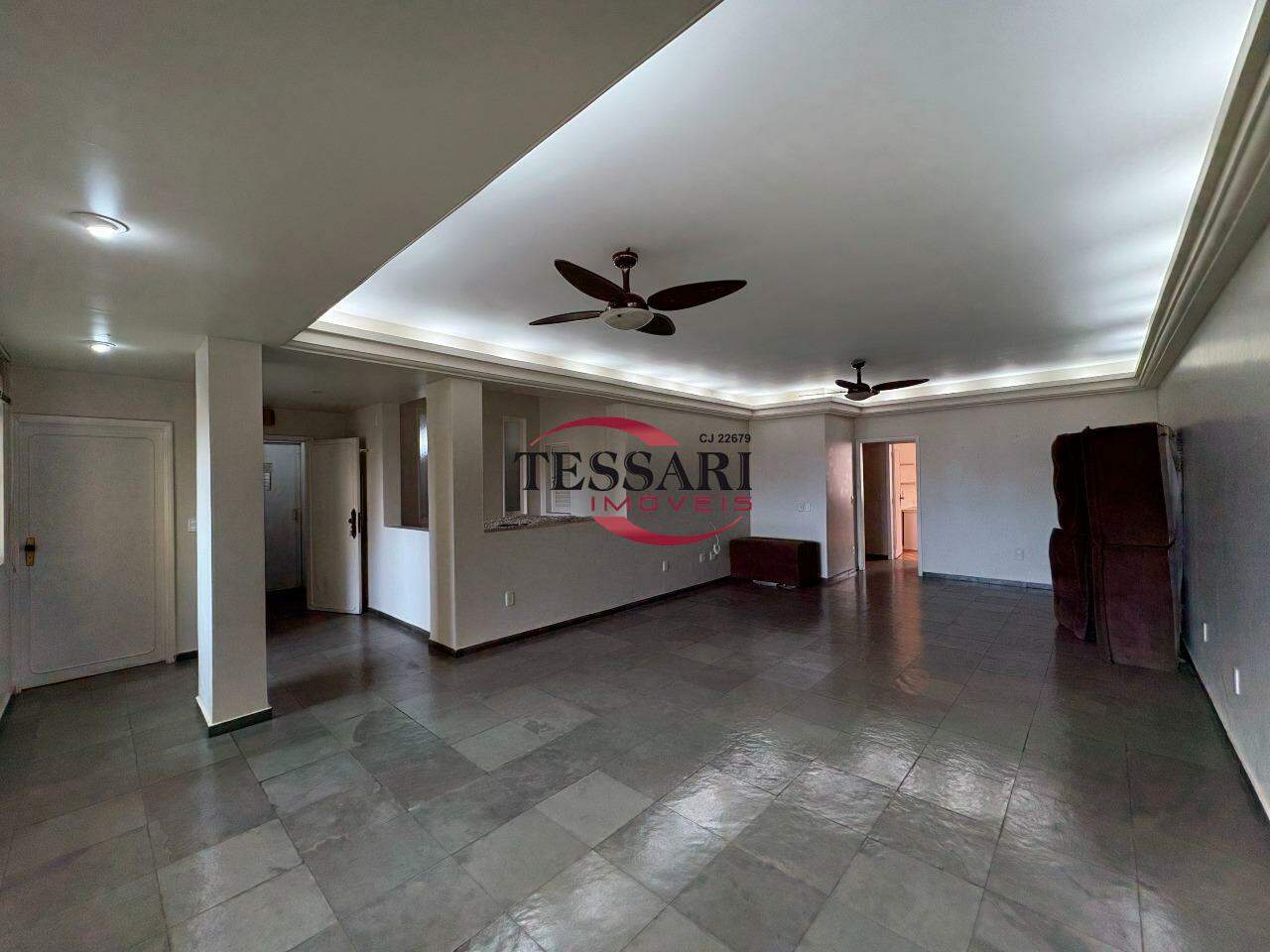 Apartamento com 3 quartos à venda, 216m² — foto 1 de 26