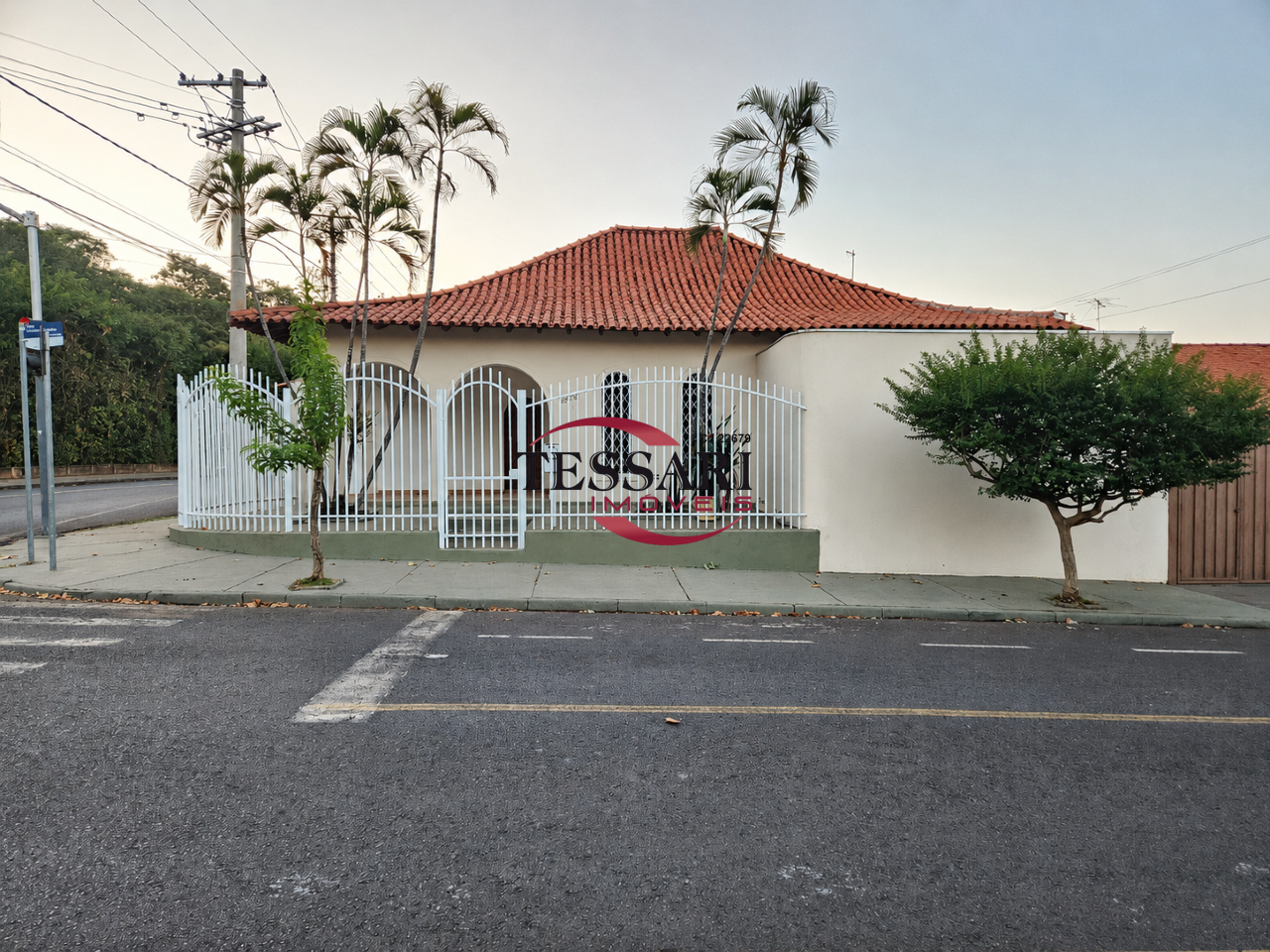 Casa com 3 quartos à venda, 173m² — foto 1 de 23