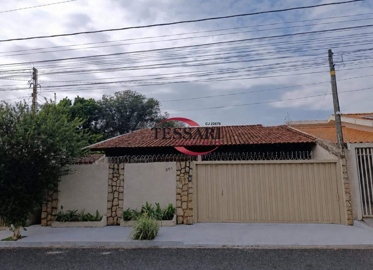 Casa com 3 quartos à venda, 212m² — foto 1 de 26
