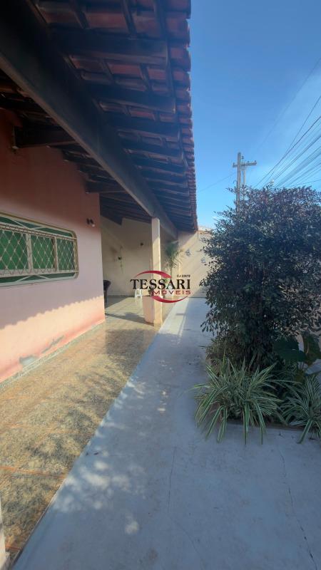Casa com 3 quartos à venda, 212m² — foto 3 de 26