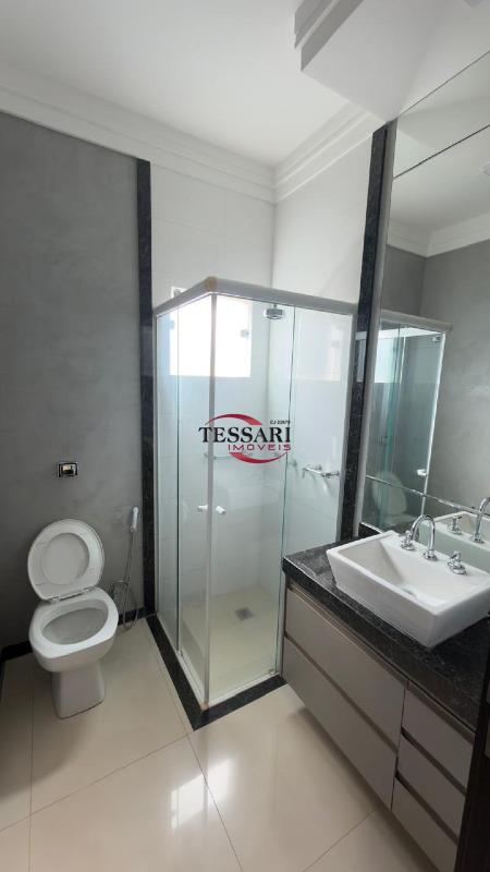 Casa de Condomínio com 3 quartos à venda, 220m² — foto 14 de 24