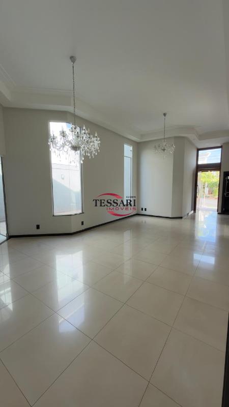 Casa de Condomínio com 3 quartos à venda, 220m² — foto 3 de 24