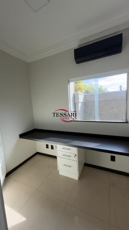 Casa de Condomínio com 3 quartos à venda, 220m² — foto 4 de 24