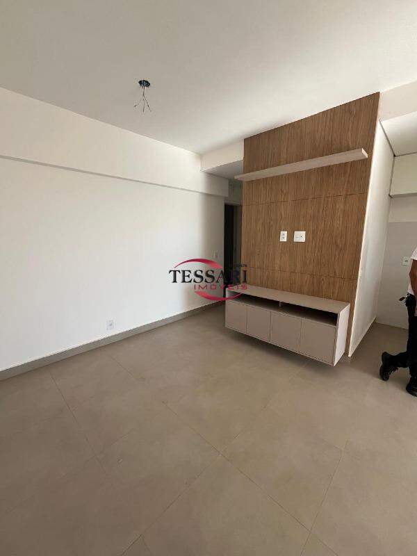 Apartamento com 3 quartos para aluguel, 82m² — foto 3 de 30
