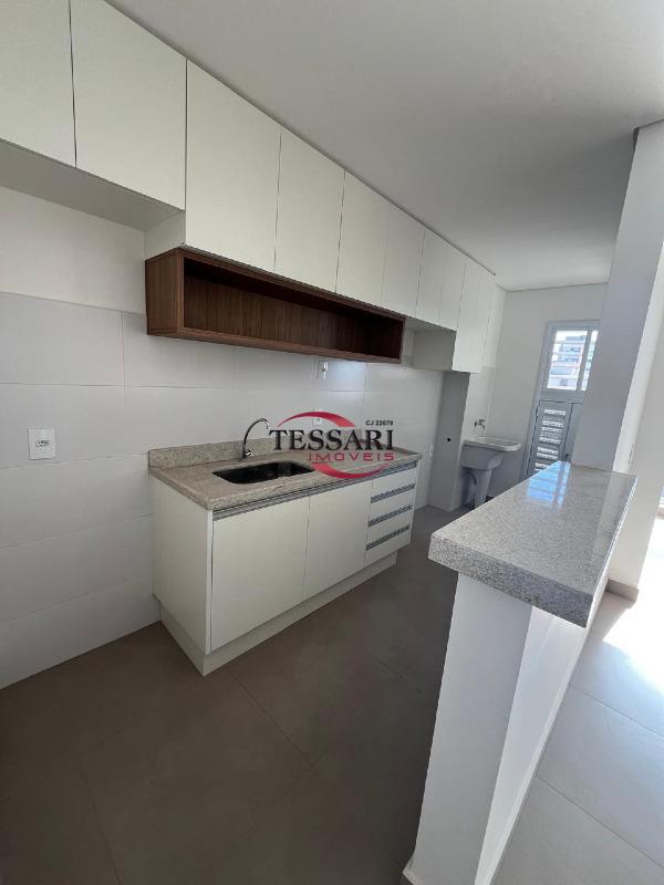 Apartamento com 3 quartos para aluguel, 82m² — foto 6 de 29