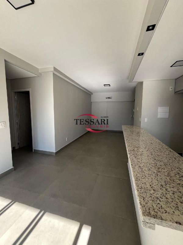 Apartamento com 3 quartos para aluguel, 80m² — foto 2 de 26
