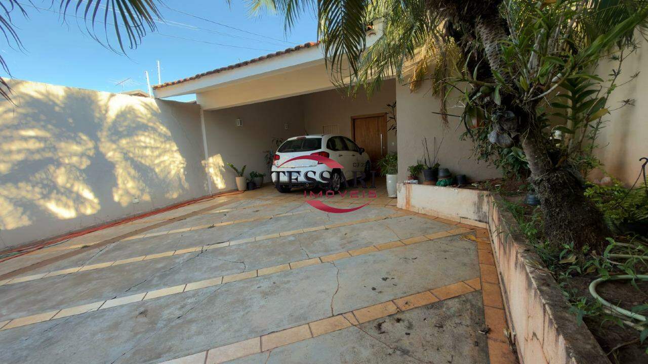 Casa com 3 quartos à venda, 430m² — foto 2 de 29