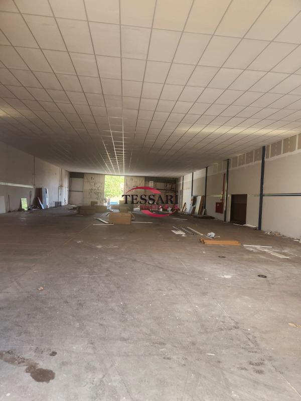 Loja / Salão / Ponto Comercial para aluguel, 880m² — foto 3 de 9