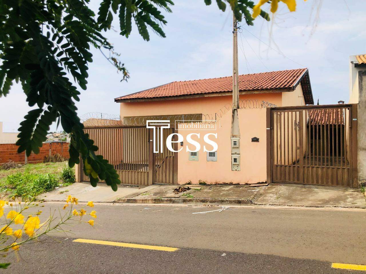 Casa com 3 quartos à venda, 242m² — foto 1 de 17
