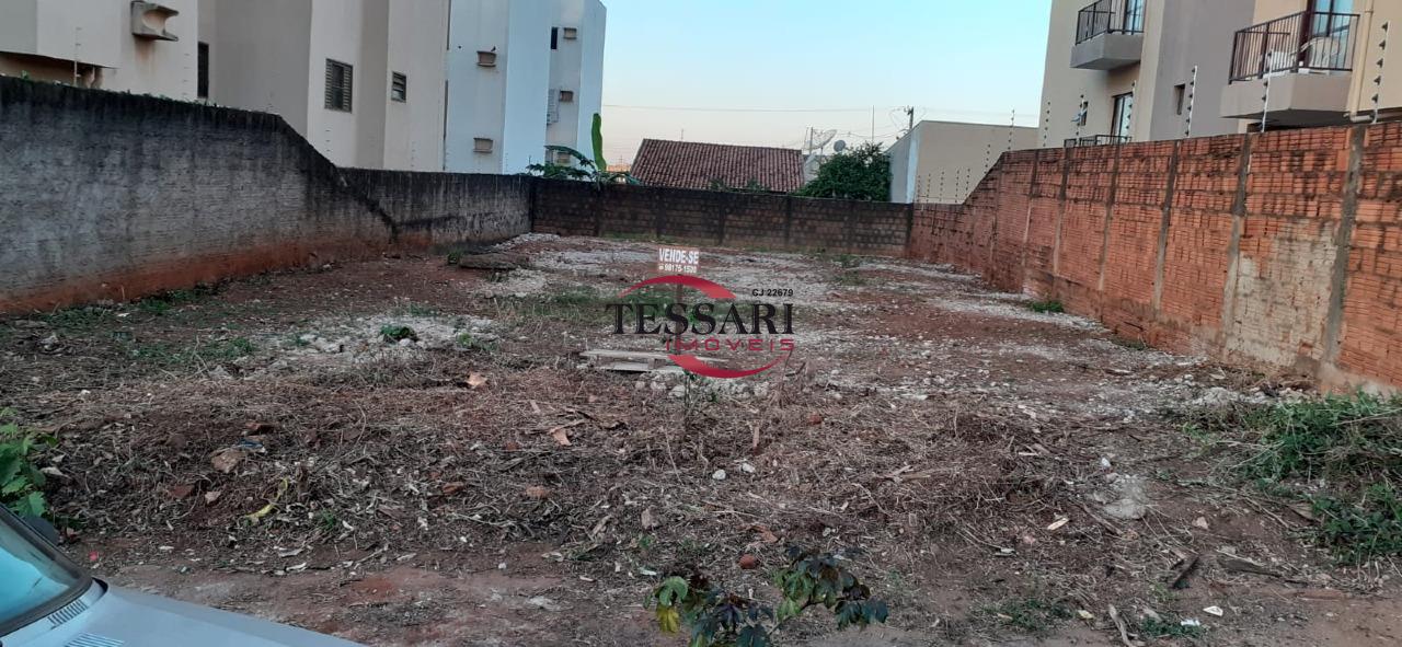 Terreno / Lote / Condomínio à venda, 360m² — foto 1 de 2