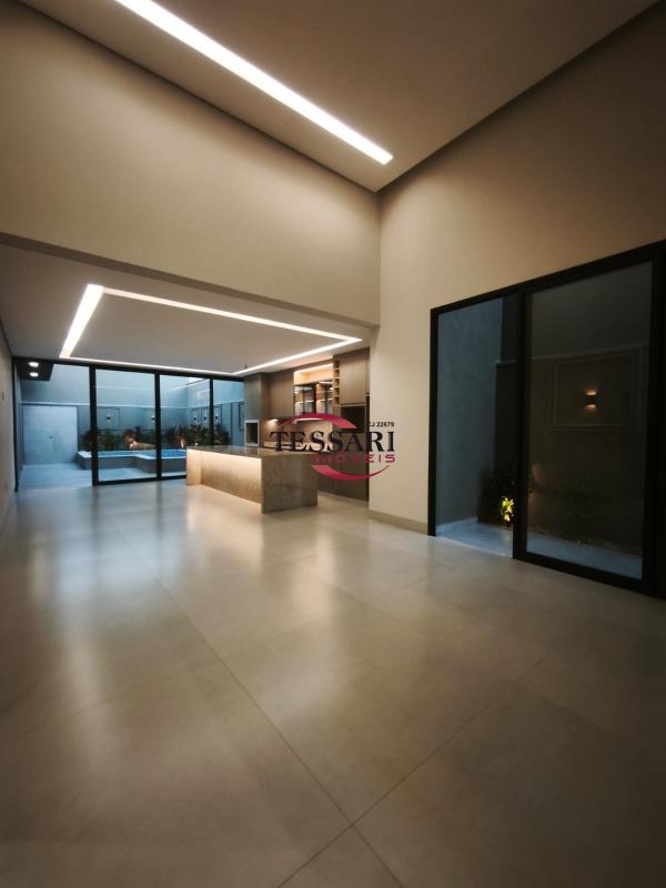 Casa de Condomínio com 3 quartos à venda, 225m² — foto 2 de 20