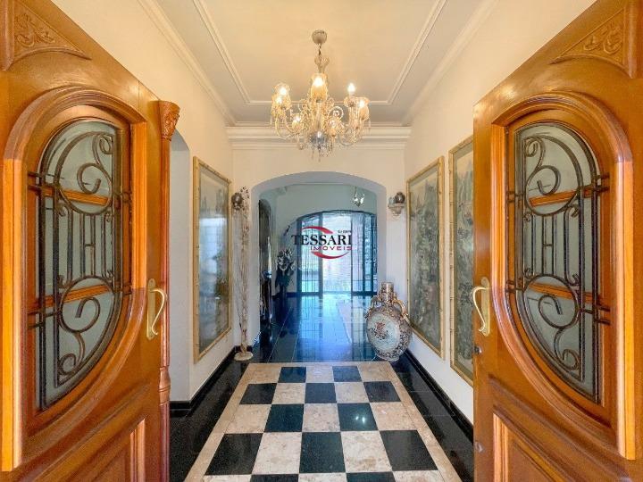 Casa com 8 quartos à venda, 1120m² — foto 2 de 26