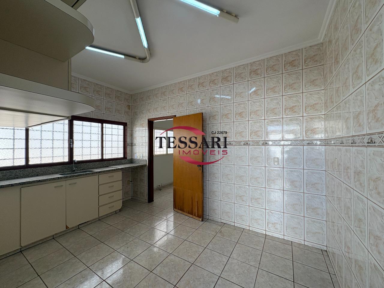 Casa com 3 quartos para aluguel, 306m² — foto 10 de 30
