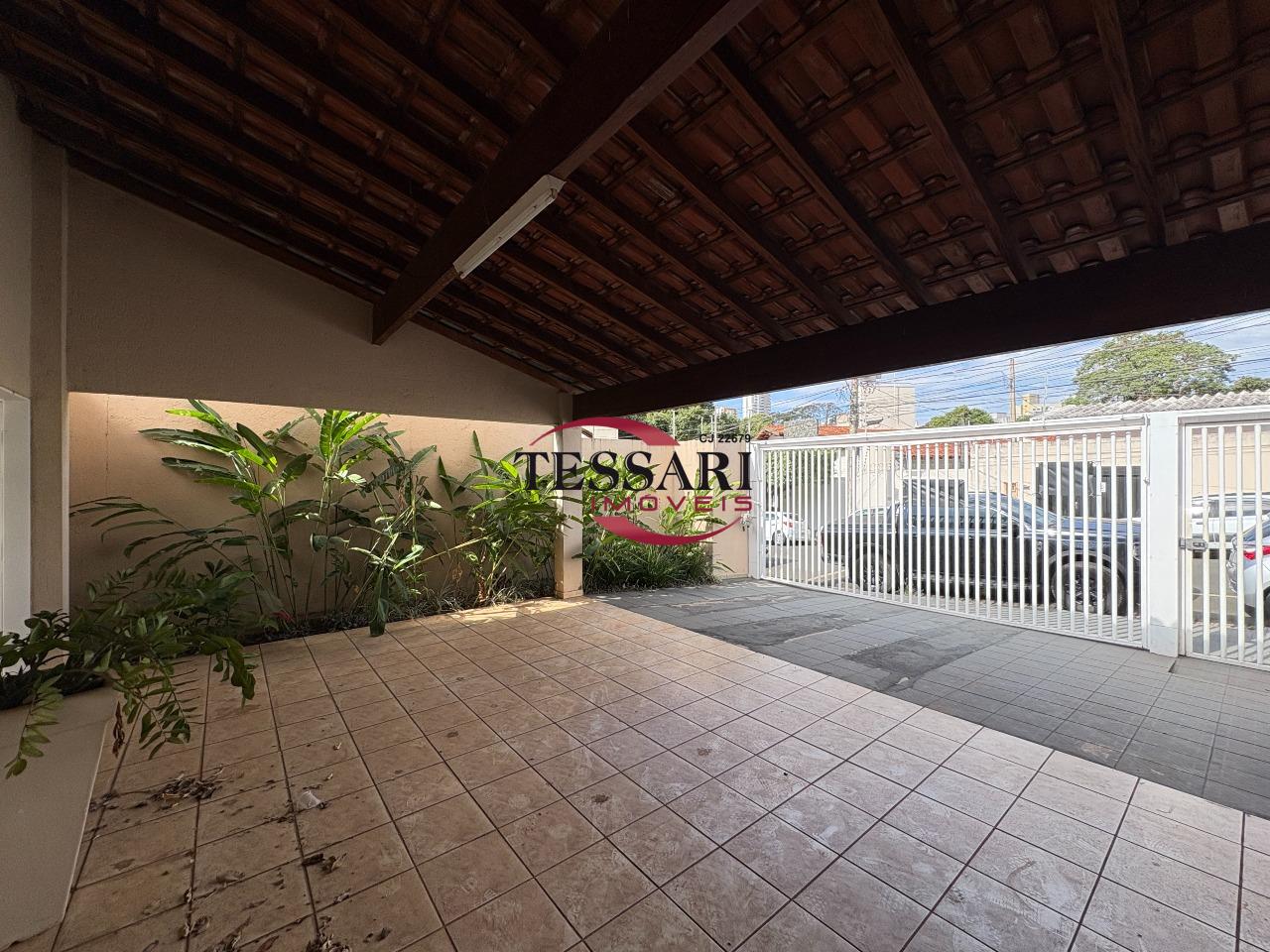 Casa com 3 quartos para aluguel, 306m² — foto 2 de 30
