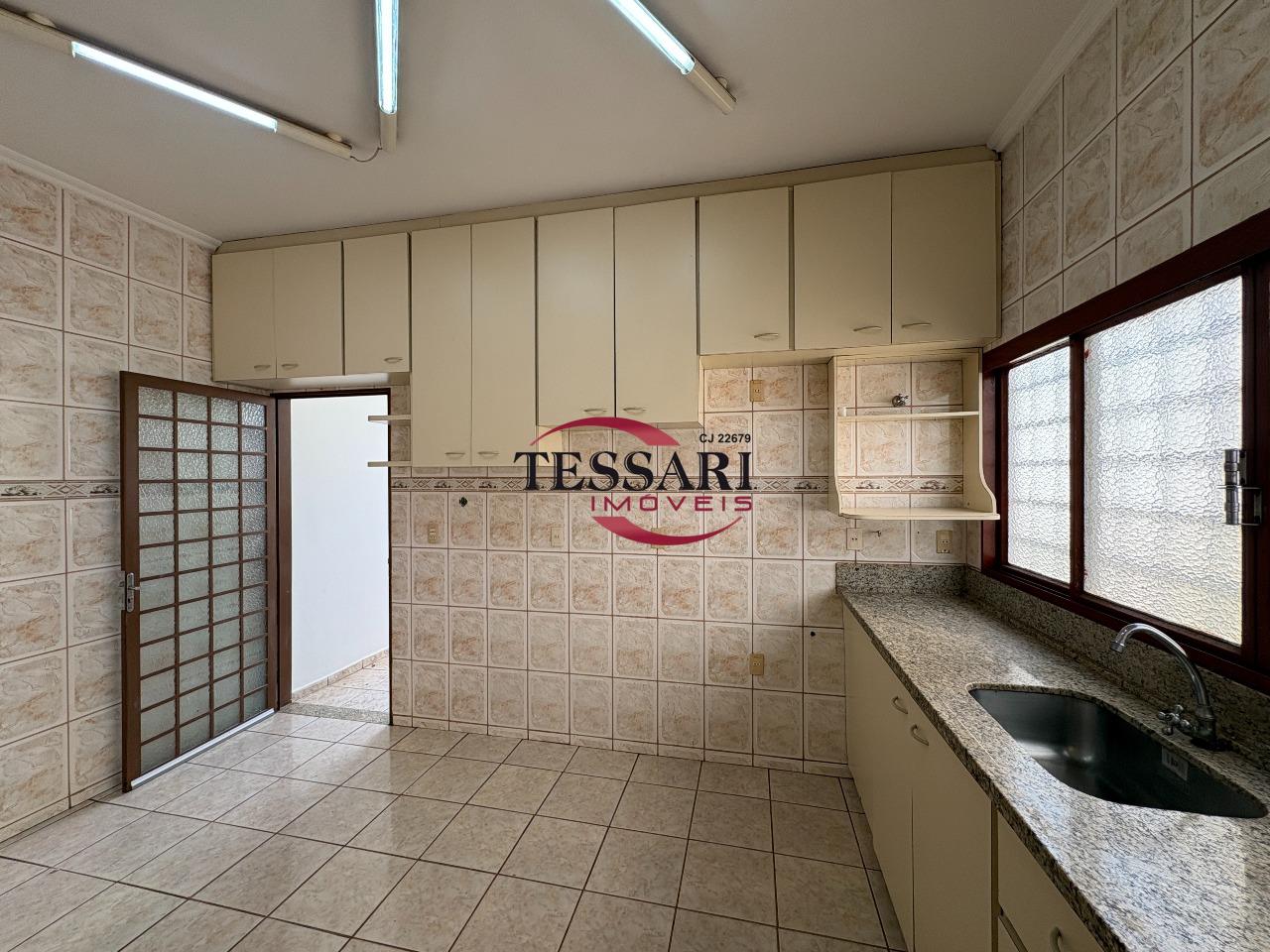 Casa com 3 quartos para aluguel, 306m² — foto 11 de 30