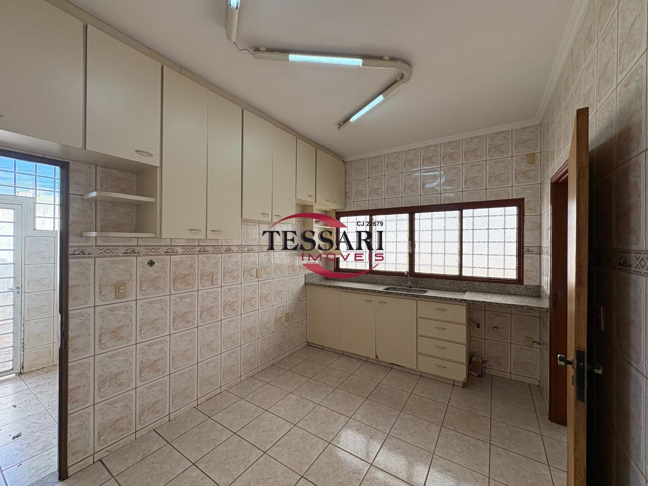 Casa com 3 quartos para aluguel, 306m² — foto 9 de 30