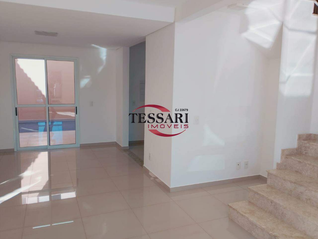 Casa de Condomínio com 4 quartos para aluguel, 125m² — foto 2 de 20