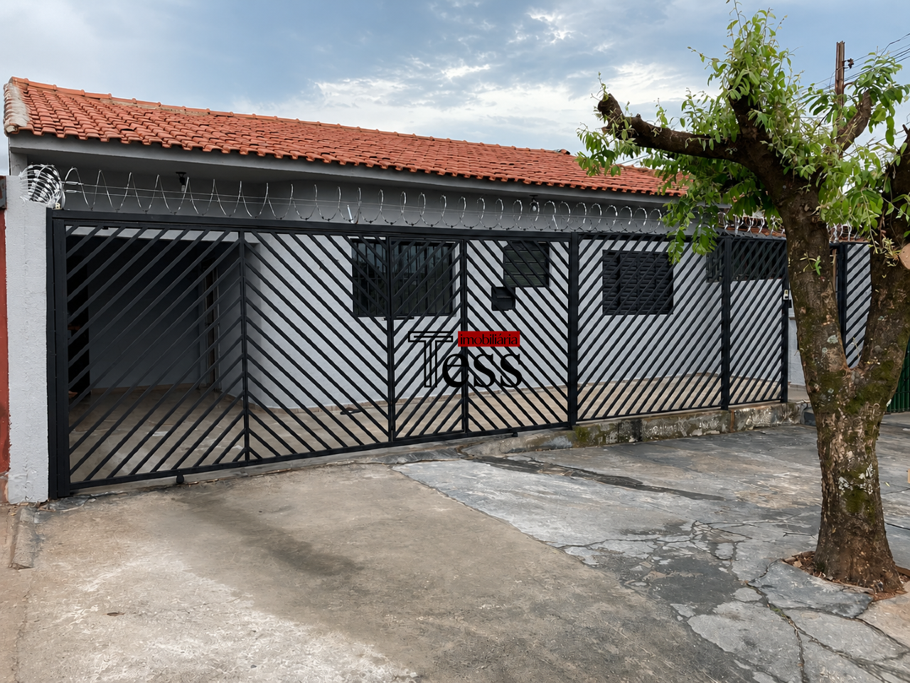 Casa com 3 quartos à venda, 100m² — foto 2 de 9