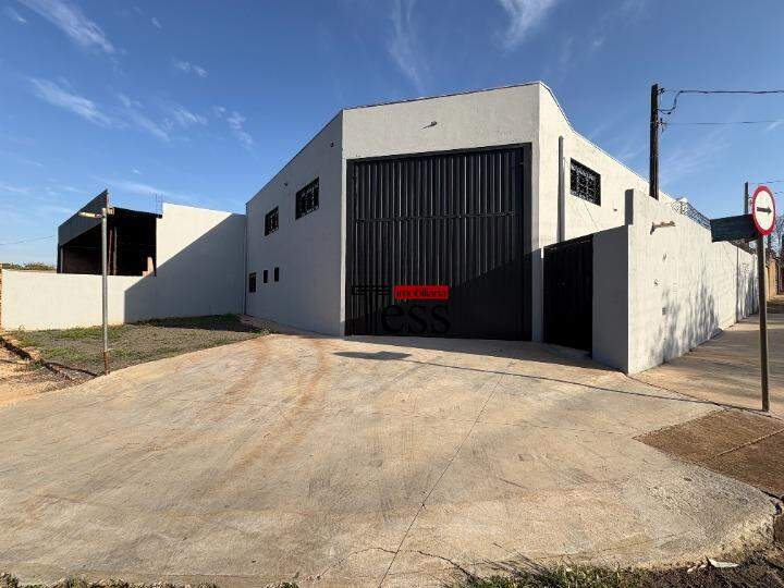 Loja / Salão / Ponto Comercial para aluguel, 270m² — foto 1 de 24