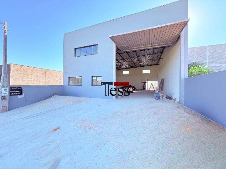 Loja / Salão / Ponto Comercial para aluguel, 238m² — foto 1 de 17