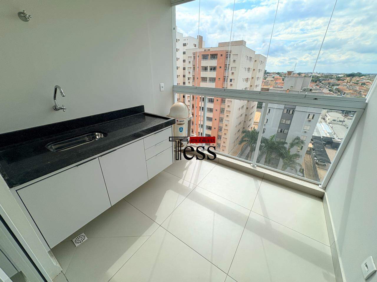 Apartamento com 2 quartos para aluguel, 70m² — foto 1 de 17